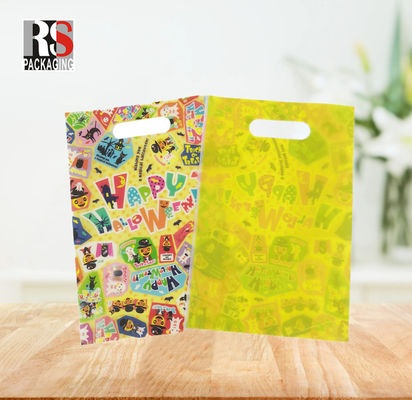 Bolsa de mano personalizada Bolsa de plástico de embalaje Bolsas de compras de mano Diseño ligero y portátil Impresión de patrones de superficie